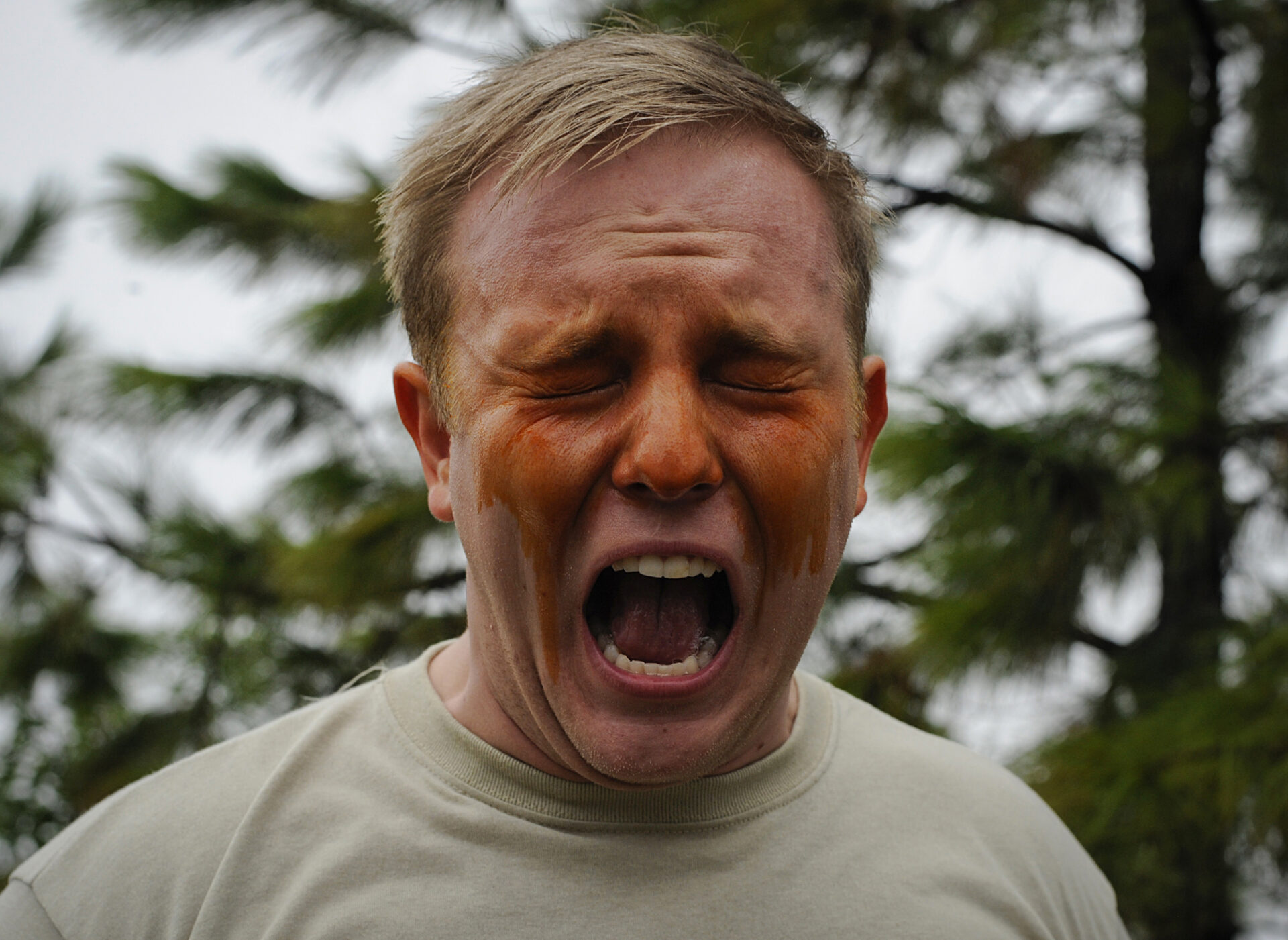 спрейове за самозащита