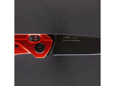 anv нож с червена дръжка