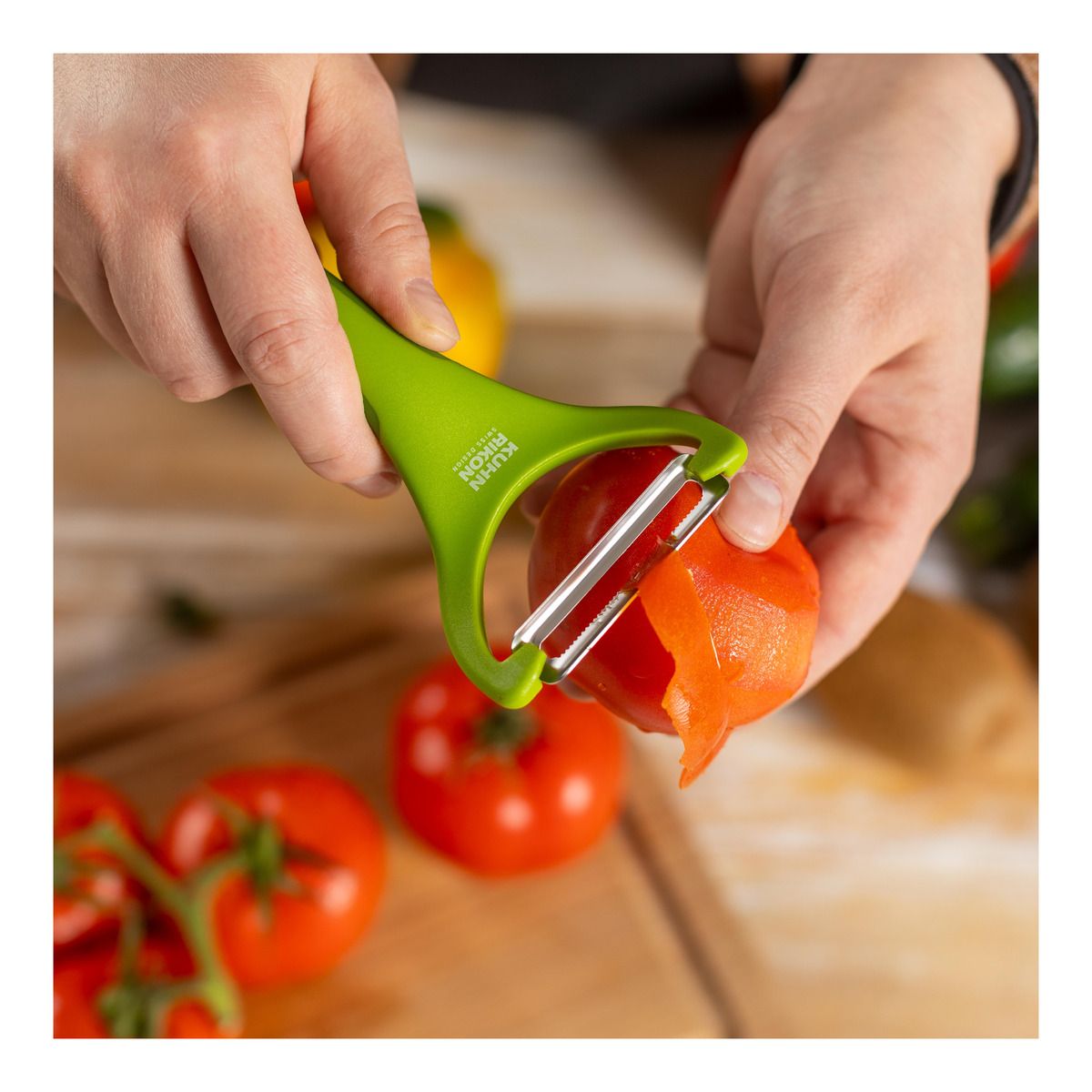 knife.bg-Белачка Kuhn Rikon Peeler Piranha, Зелена – Супер Остро Назъбено Острие за Лесно Белене на Домати и Праскови-2 Белачка Kuhn Rikon – Супер Остро Назъбено Острие за Лесно Белене на Домати и Праскови