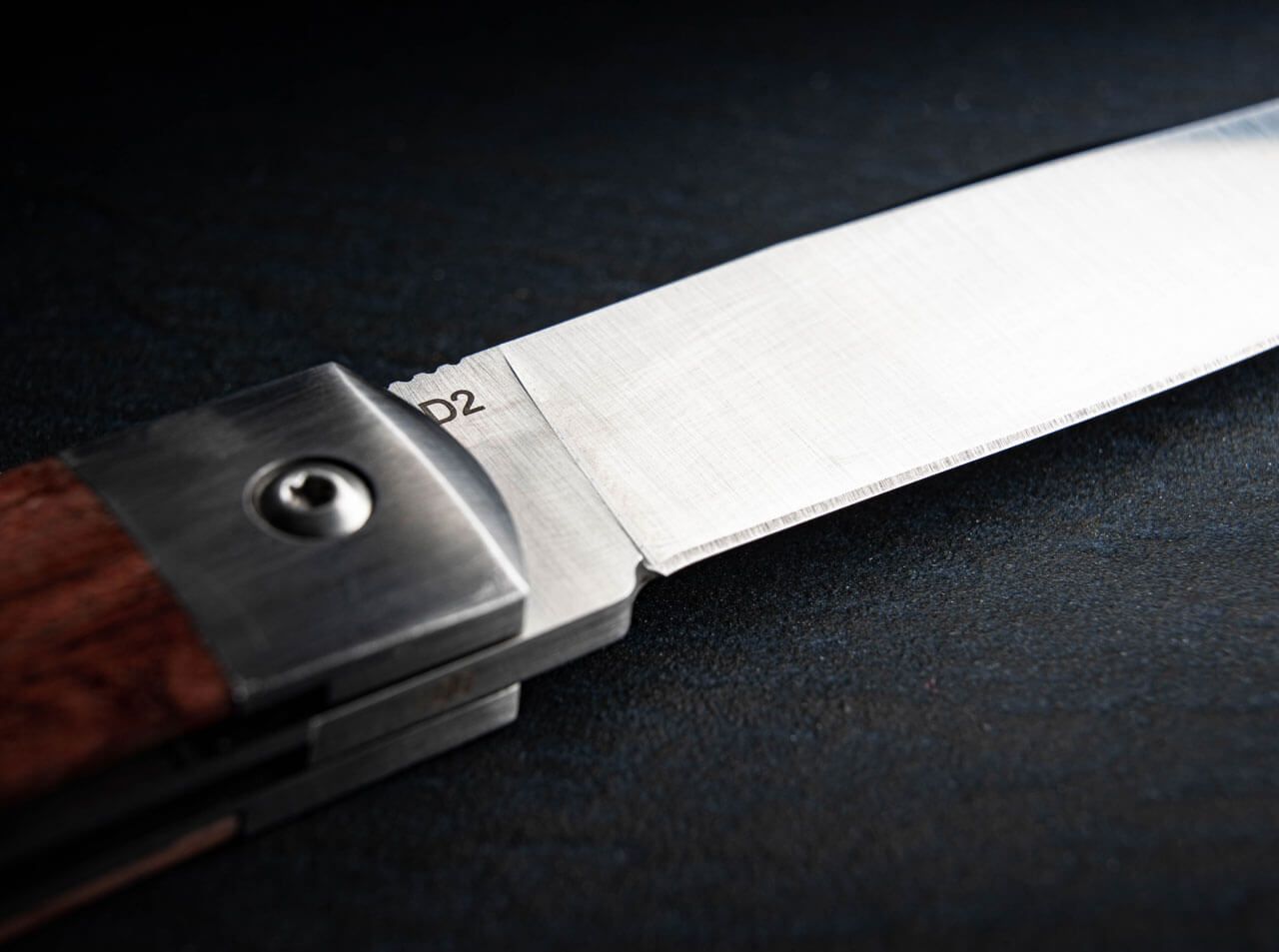 knife.bg-Джобен нож Boker Plus Bonfire Bubinga D2 – Класически сгъваем нож с дървена дръжка и Linerlock заключване 3 Джобен нож Boker Plus Bonfire Bubinga
