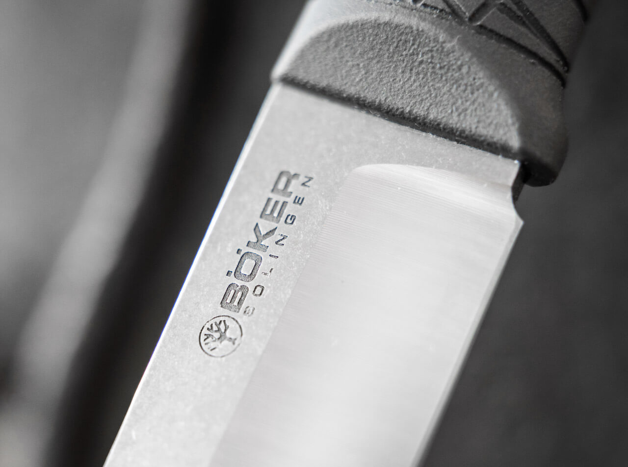 knife.bg-Туристически Нож с Фиксирано Острие Boker Manufaktur Solingen Bronco Titan - CPM-3V Стомана, Титаниева Дръжка-3 Туристически Нож с Фиксирано Острие