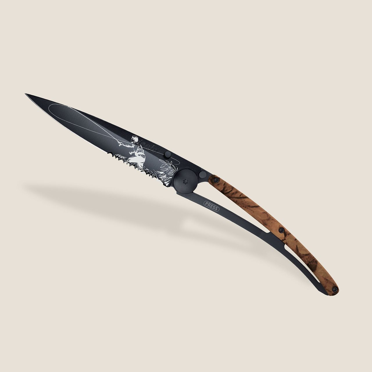 knife.bg-Ултралек джобен нож Deejo Serrated 37g Brown Camo Fly Fishing - назъбено острие, камуфлаж и графика за риболов-1 джобен нож Deejo - назъбено острие за риболов