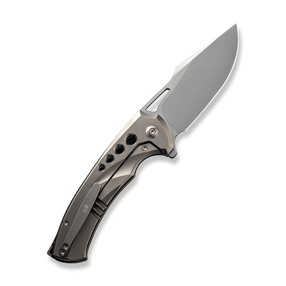 Джобен нож WE Knife Swiftfin с полирана с бластиране титаниева дръжка и CPM 20CV стомана Джобен нож WE Knife Swiftfin с полирана с бластиране титаниева дръжка и CPM 20CV стомана