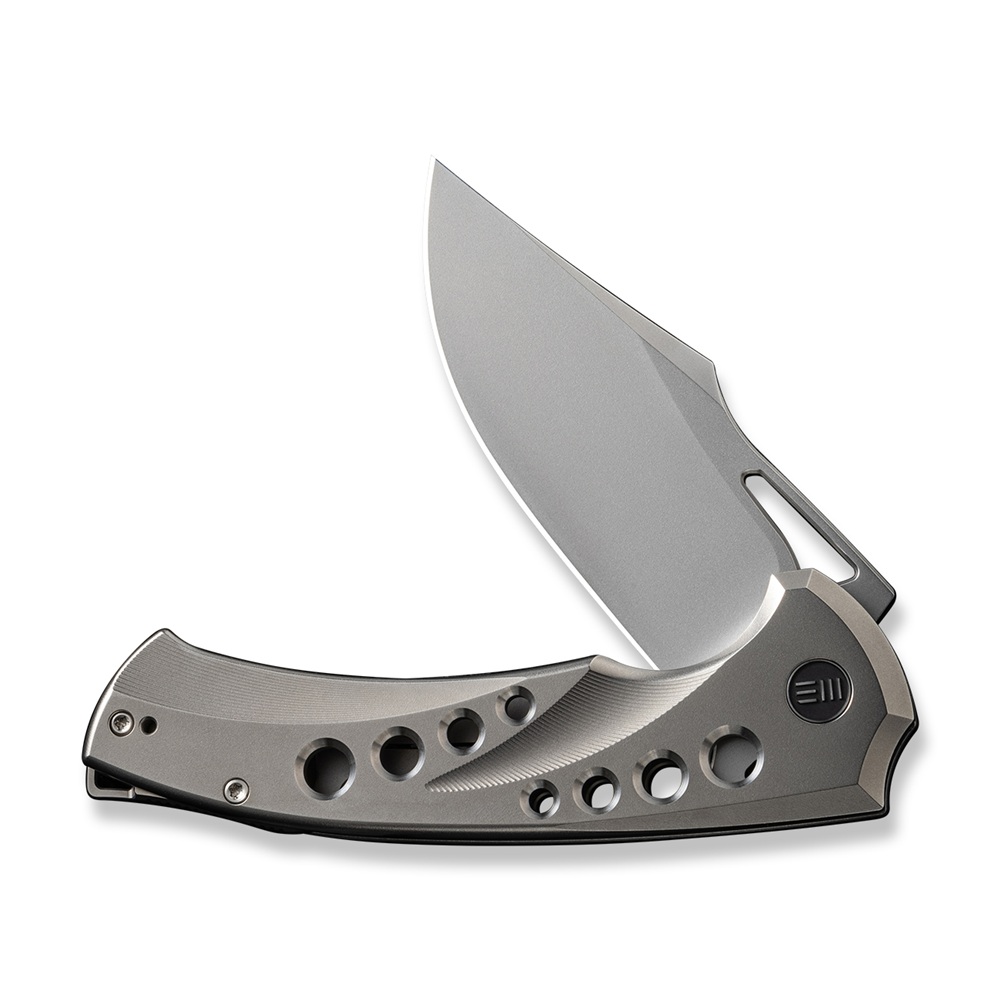 Джобен нож WE Knife Swiftfin с полирана с бластиране титаниева дръжка и CPM 20CV стомана Джобен нож WE Knife Swiftfin с полирана с бластиране титаниева дръжка и CPM 20CV стомана