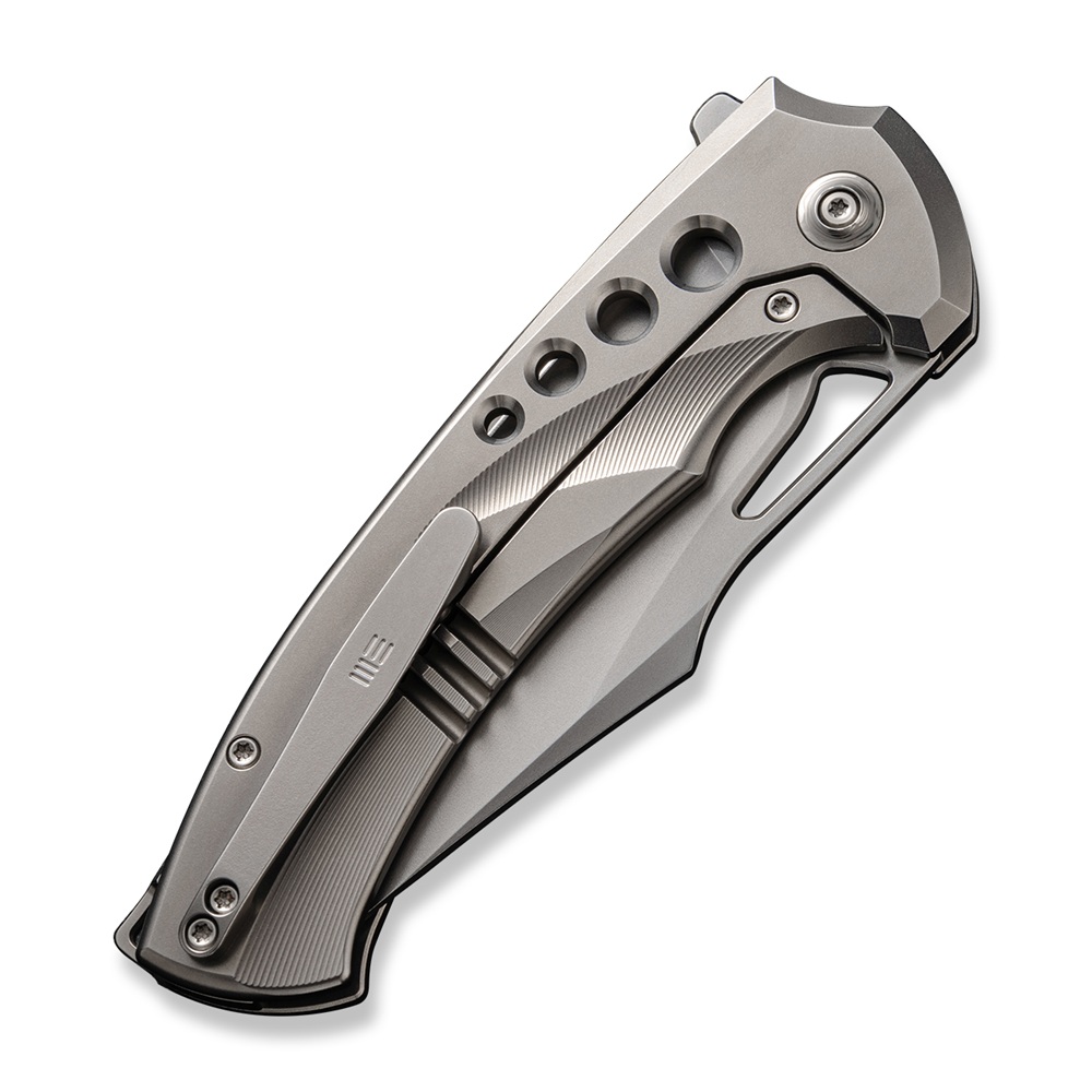 Джобен нож WE Knife Swiftfin с полирана с бластиране титаниева дръжка и CPM 20CV стомана Джобен нож WE Knife Swiftfin с полирана с бластиране титаниева дръжка и CPM 20CV стомана