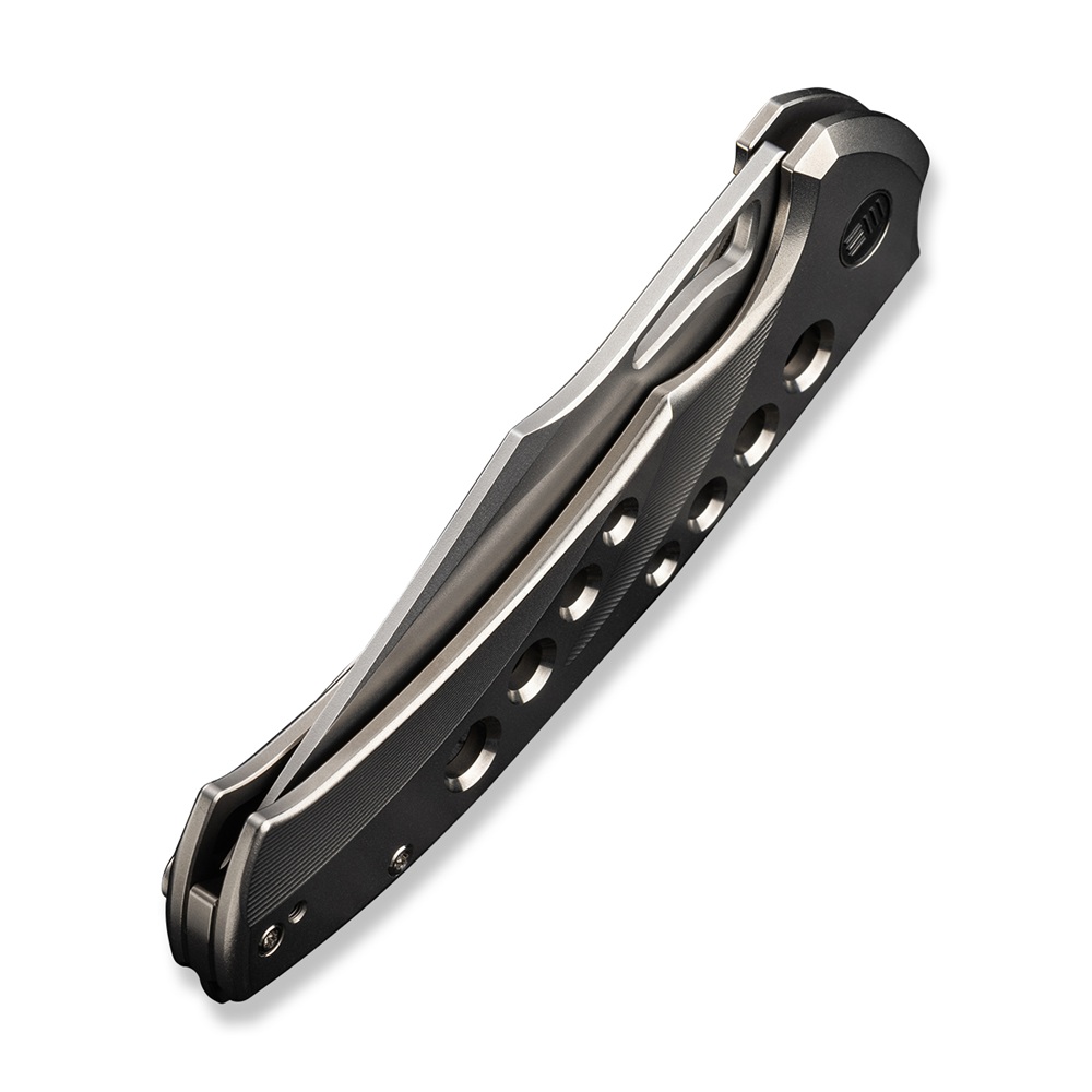 Джобен нож WE Knife Swiftfin с полирана с бластиране титаниева дръжка и CPM 20CV стомана Джобен нож WE Knife Swiftfin с полирана с бластиране титаниева дръжка и CPM 20CV стомана