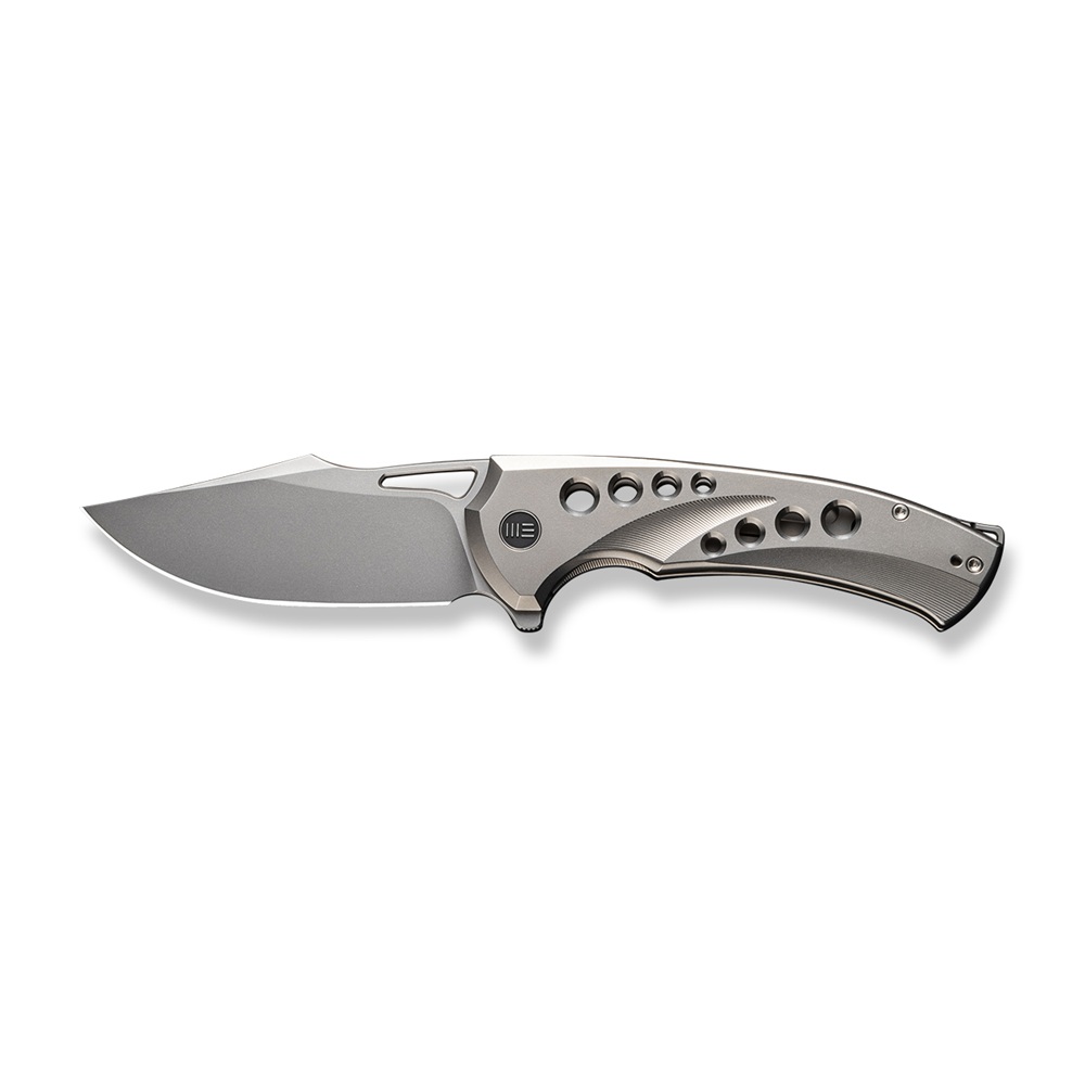 Джобен нож WE Knife Swiftfin с полирана с бластиране титаниева дръжка и CPM 20CV стомана Джобен нож WE Knife Swiftfin с полирана с бластиране титаниева дръжка и CPM 20CV стомана