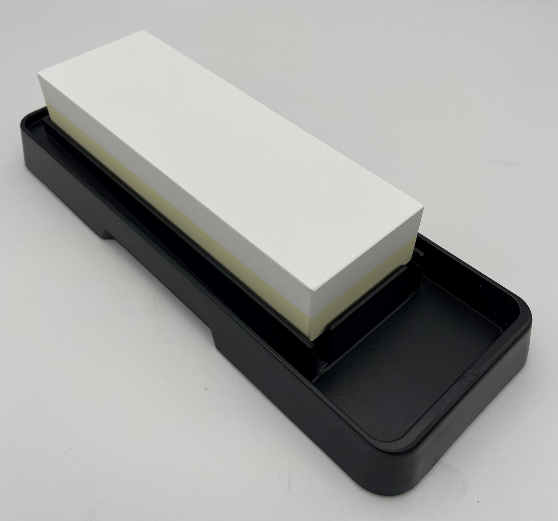 KAI AP-0316 Заточващ камък комбиниран 3000/6000 KAI AP-0316 Заточващ камък комбиниран 3000/6000