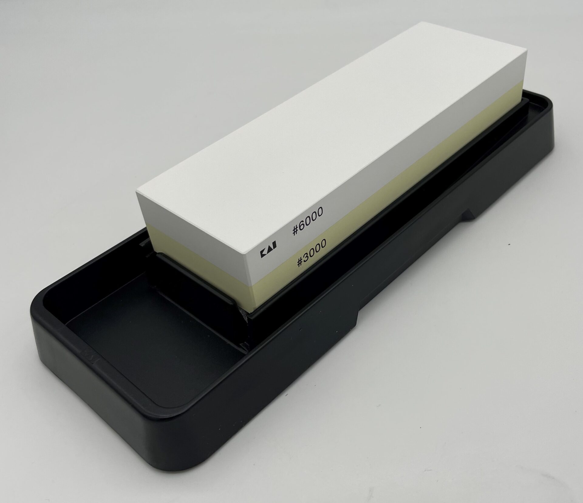 KAI AP-0316 Заточващ камък комбиниран 3000/6000 KAI AP-0316 Заточващ камък комбиниран 3000/6000