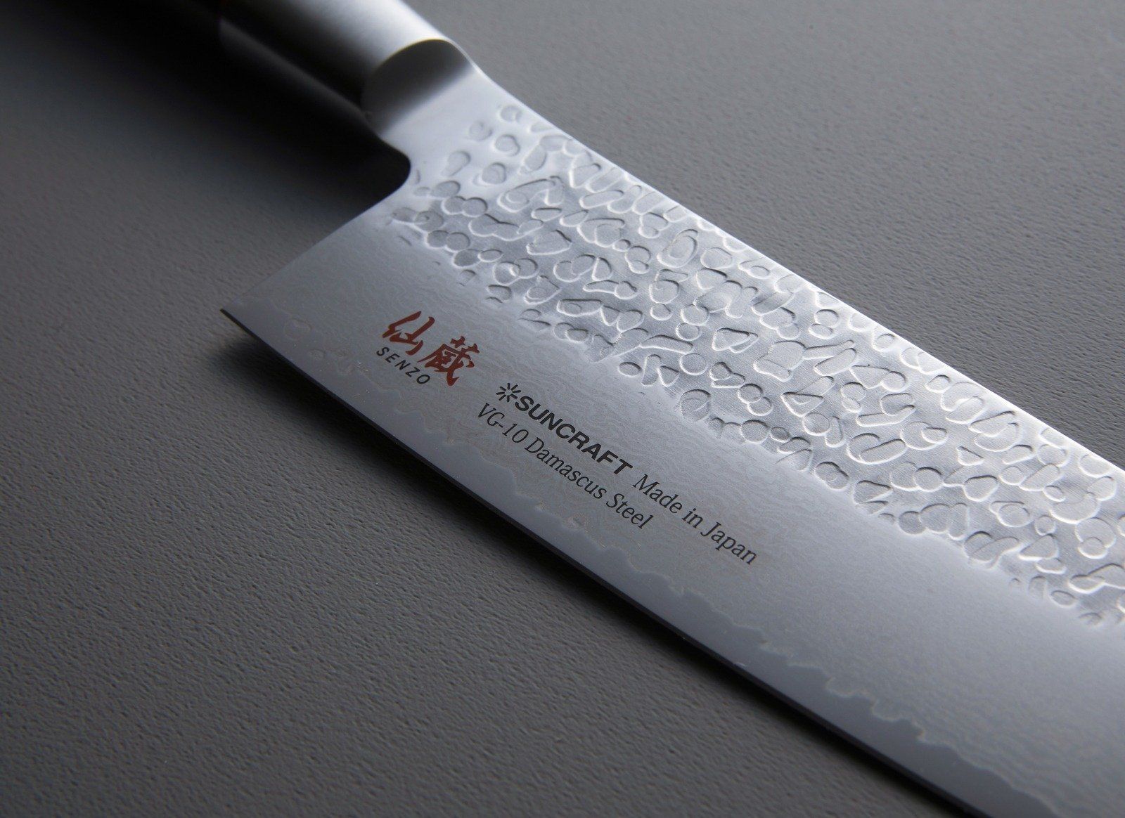 Японски нож Santoku 16.7 см Suncraft Senzo Classic Японски нож Santoku 16.7 см Suncraft Senzo Classic